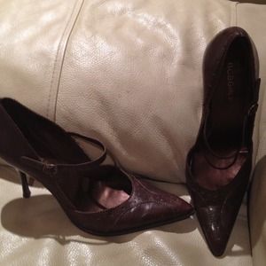 BCBG PUMPS!!!