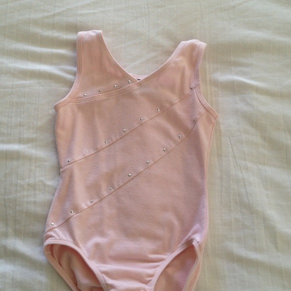 Freestyle size 6X pink leotard with rhinestones.