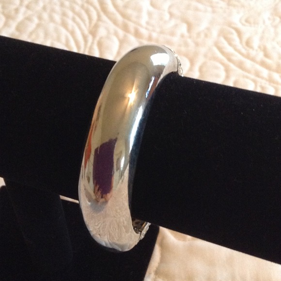 🌀SOLD🌀 Hinged Rhinestone Silver Bangle - Picture 2 of 3