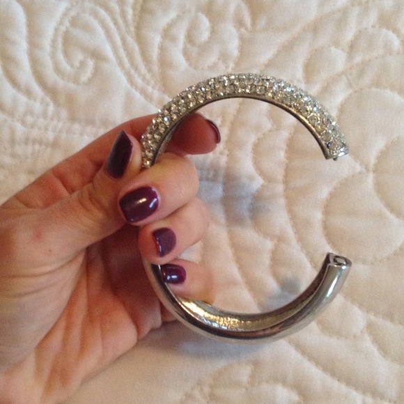 🌀SOLD🌀 Hinged Rhinestone Silver Bangle - Picture 3 of 3