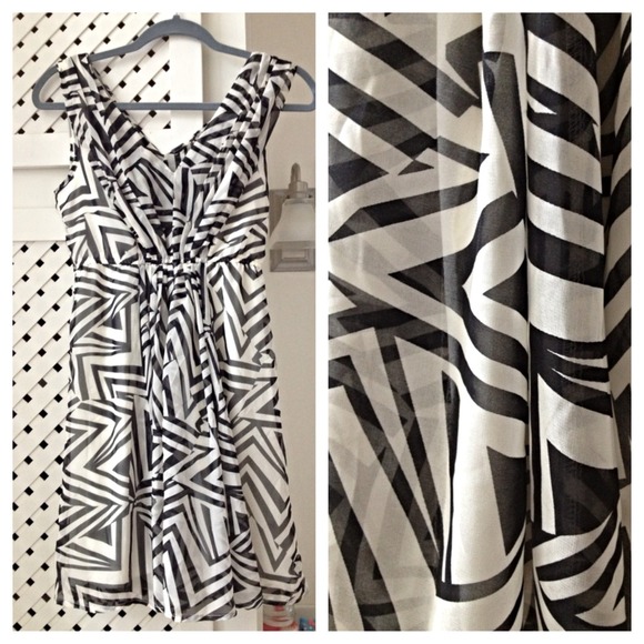 CUTE black/white patterned dress