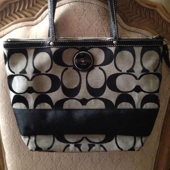 ‼️SUPER REDUCED‼️ authentic coach bag signature