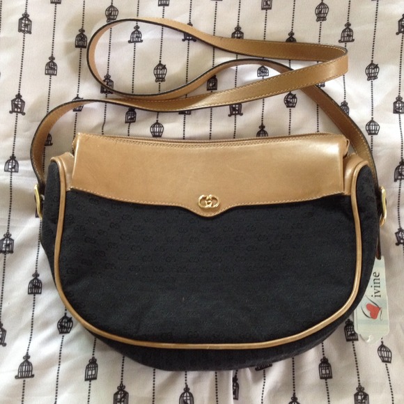 Gucci Handbags - 💯% Authentic Vintage Gucci Bag⬇️