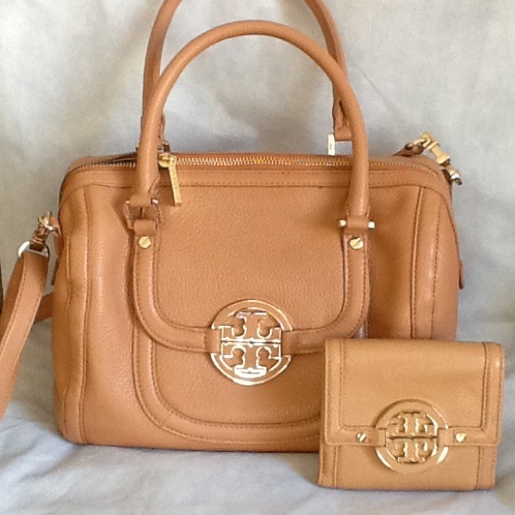 Tory Burch Handbags - Tory burch bag only , used once only just like Brand New