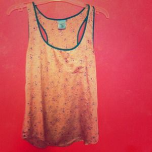 Light pink💗silky tank with small floral🌺pattern