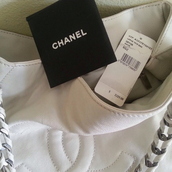 Chanel authentic white tote bag!!!💋💋💋💋 - Picture 2 of 4