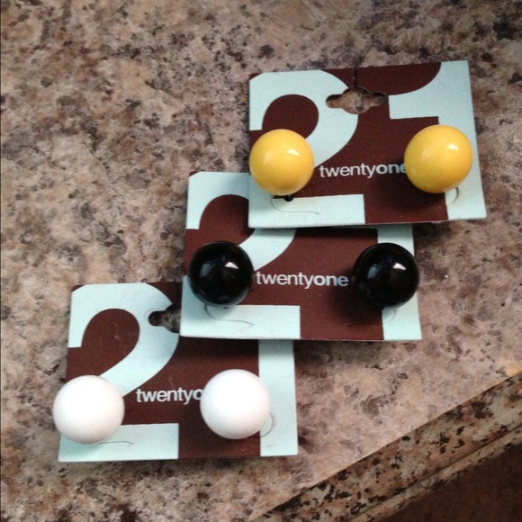 ‼️ brand new ‼️Forever 21 earrings 💎