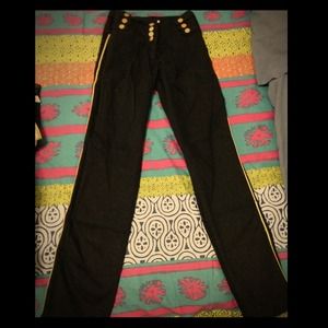 Black high waisted pant with gold details