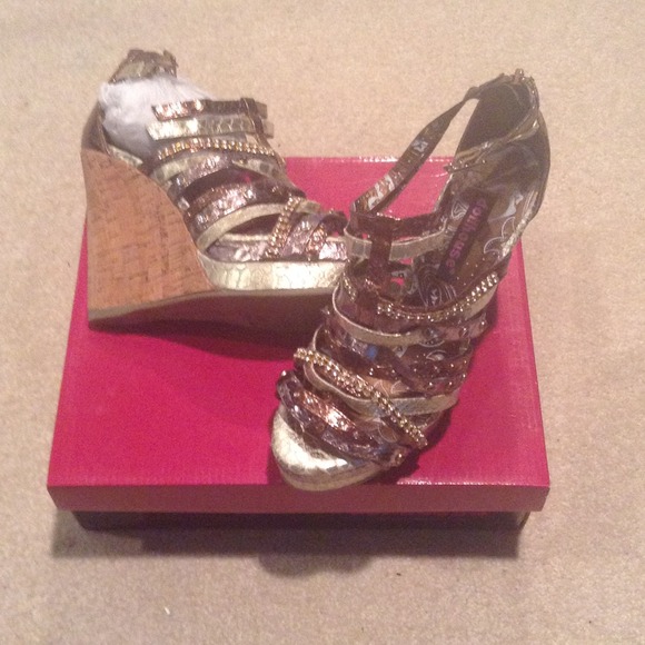 Dollhouse Sandals Size 7