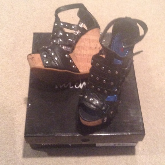 Luichiny Sandals Size 7