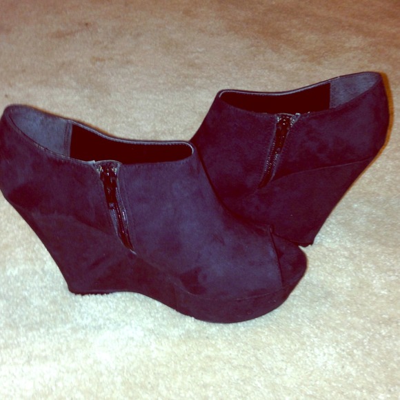 Mossimo black booties