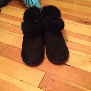 Short black uggs