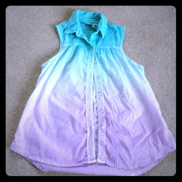 Ombré no sleeve shirt