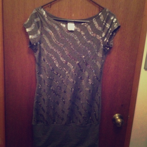 Adorable!! Gray sequin shrug top!