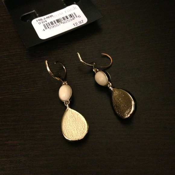 NWT 14&Union Pearl & beige color earring - Picture 2 of 2