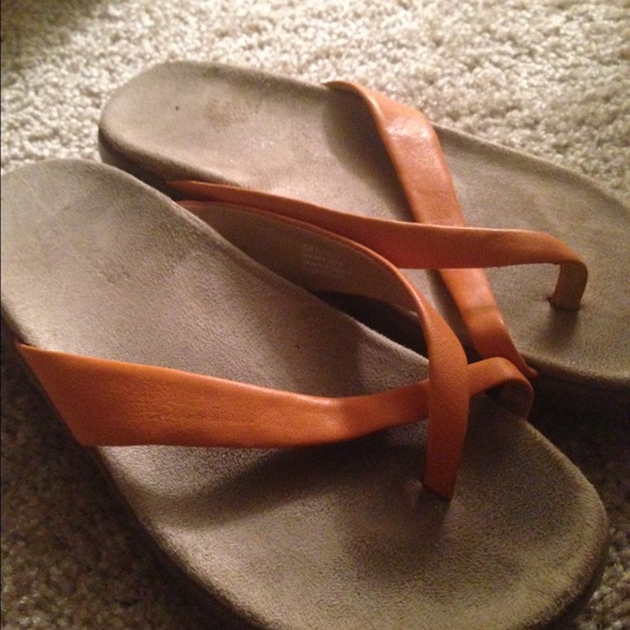 Thong orange leather
