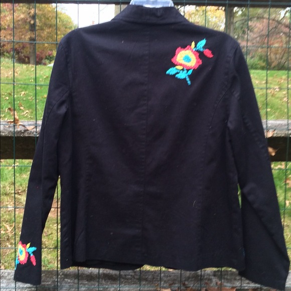 Blazer - Picture 2 of 2