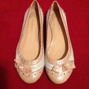 Gianni Bini, size 8.5, beige and cream flats.