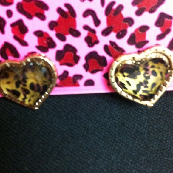 BNWT Bestsey Johnson earrings - Picture 2 of 2