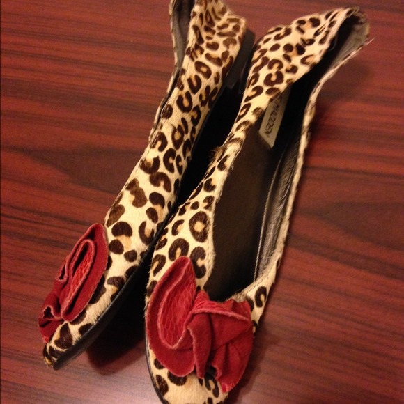 Steven Madden Pony Hair Flats w/ red flower !!! - Picture 2 of 4