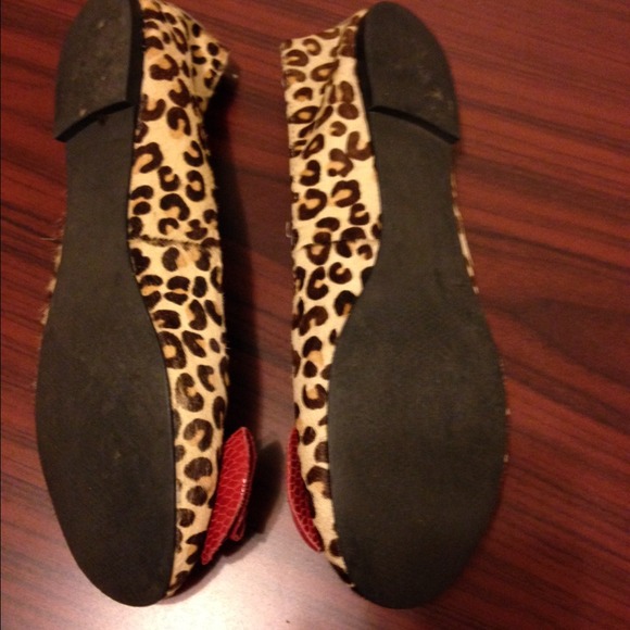 Steven Madden Pony Hair Flats w/ red flower !!! - Picture 3 of 4