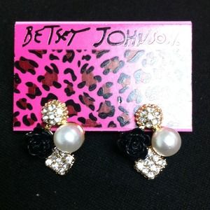 BNWT betsey Johnson earrings