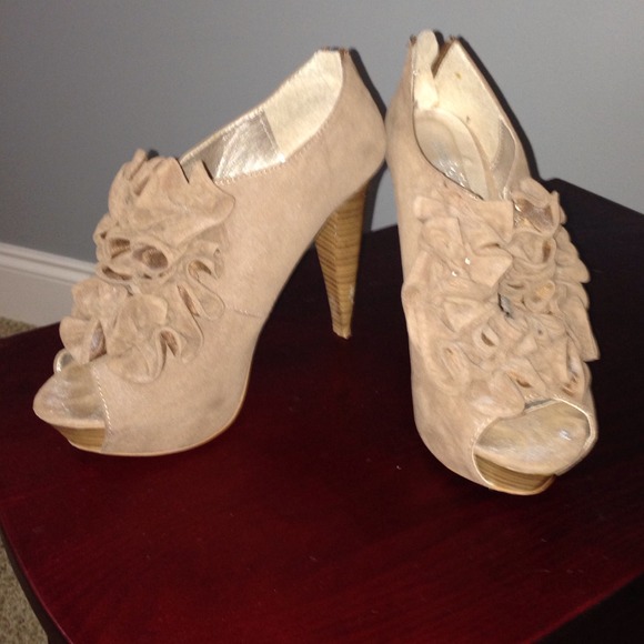 🚫SOLD IN BUNDLE🚫Peep toe ankle booties