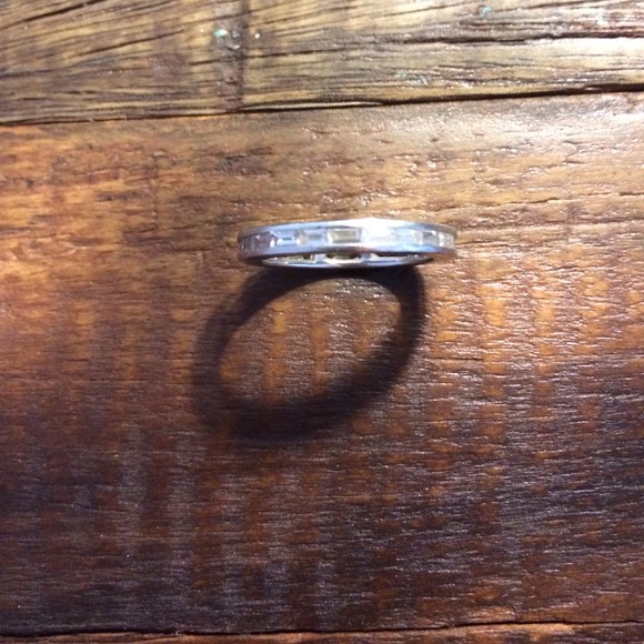 Gorgeous stackable diamond band - Picture 4 of 4