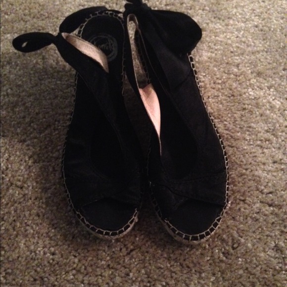 Silk sandal