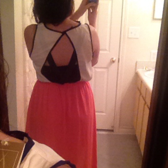 Hi-lo dress - Picture 2 of 4