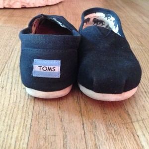 Toms, Black, worn once, Good condition, size 7.5