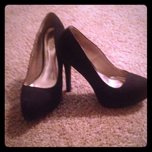 Black pumps - Picture 1 of 2