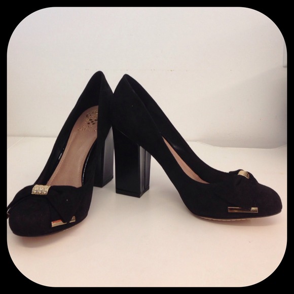 SOLD IN BUNDLE Vince Camuto black velvet pumps - Picture 4 of 4