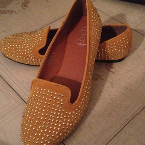 Mustard studed flats