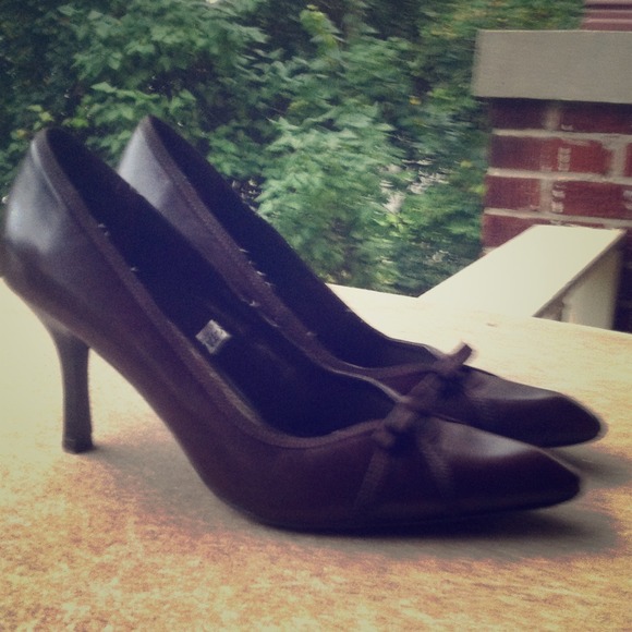 Brown heels with bow detail
