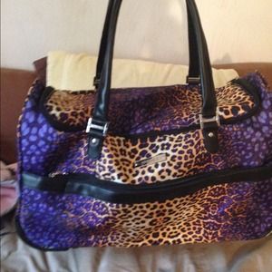 Nine West tote bag w/ wheels & Handles