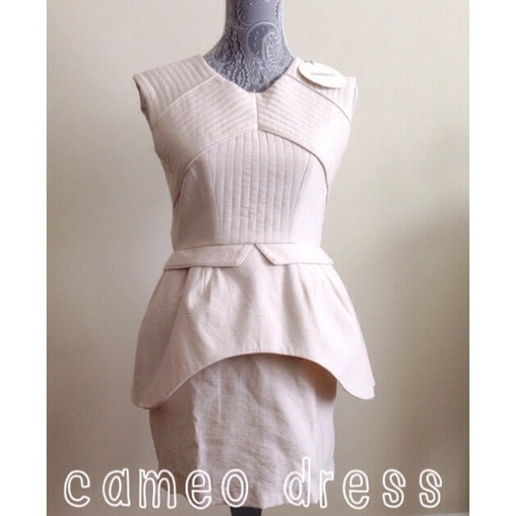 ❌SOLD❌ 🎉6X HP!🎉 Cream colored peplum dress - Picture 4 of 4