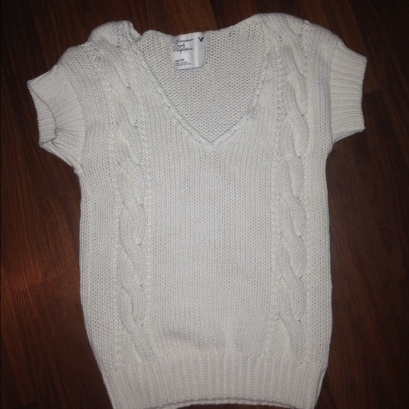 American eagle creme sweater