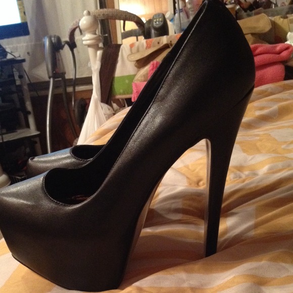 🚫 SOLD🚫Super sexy black pumps( NEVER WORN ) - Picture 4 of 4