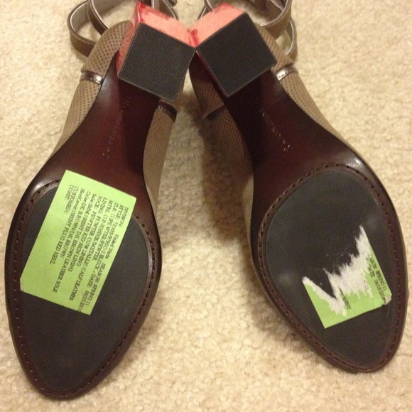 🎉HOST PICK🎉!! Very rare & never worn United Nude - Picture 3 of 4