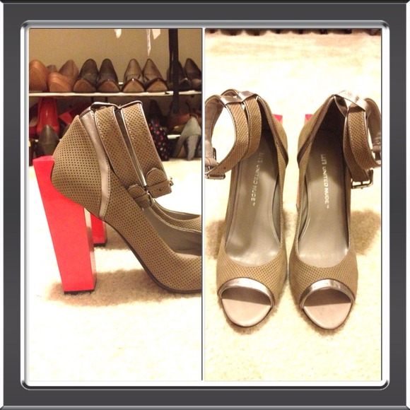 🎉HOST PICK🎉!! Very rare & never worn United Nude - Picture 2 of 4