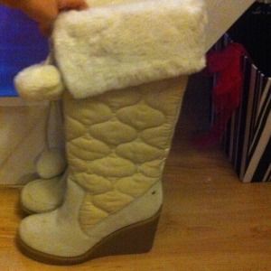Report cream fur boots, Great for the winter!