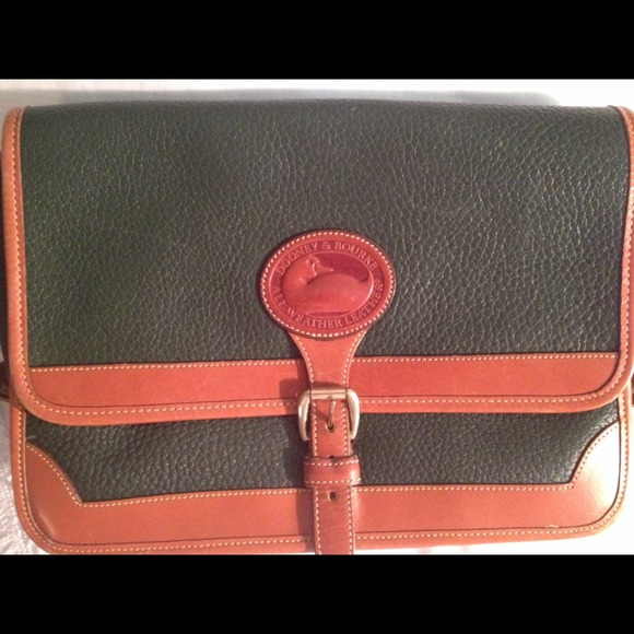 Authentic Dooney & Bourke purse/crossbody