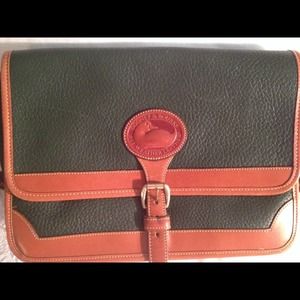 Authentic Dooney & Bourke purse/crossbody