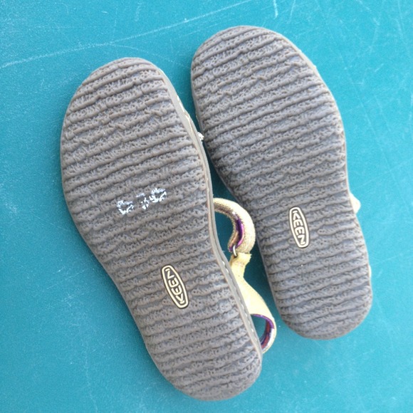 SOLD Absolutely Precious Keen sandal/shoes💗 - Picture 2 of 3