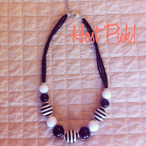 !HP! Splendid statement necklace! (Worn once!!!)