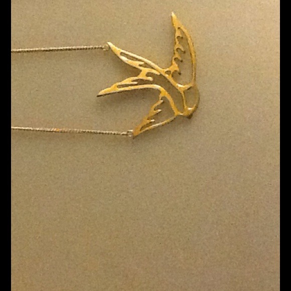 Gold bird necklace ❌SOLD in bundle❌