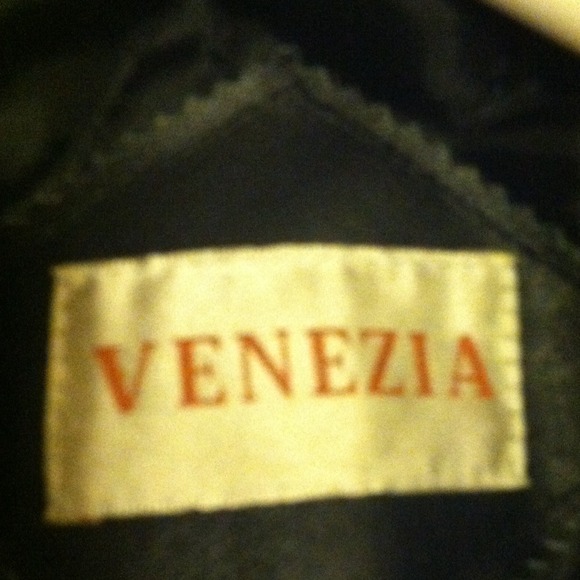 100% Leather Coat - Picture 4 of 4