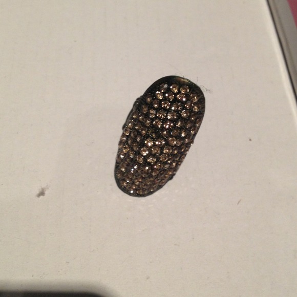 Gold stretch band ring.