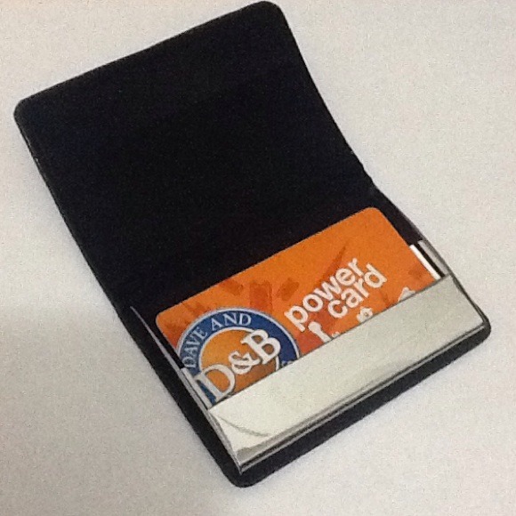 ⛔️SOLD OUT⛔️🎫 Skull id Holder 🎫 - Picture 2 of 3